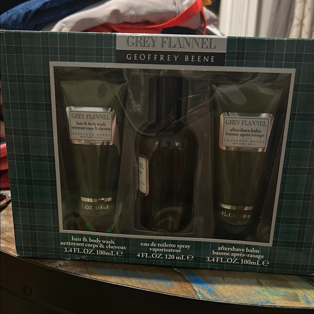 NIB Geoffrey Beene Grey Flannel Gift Set